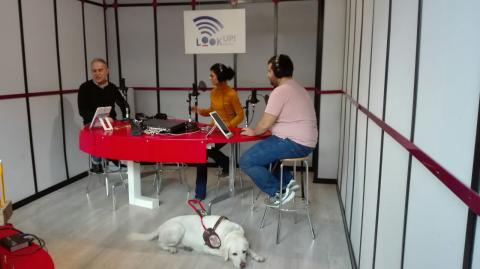 lo staff di nv radio negli studi di Look Up Radio