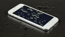immagine di un i-Phone 7 bagnato d'acqua