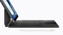 immagine di un iPad Air con magic keyboard e Apple pencil
