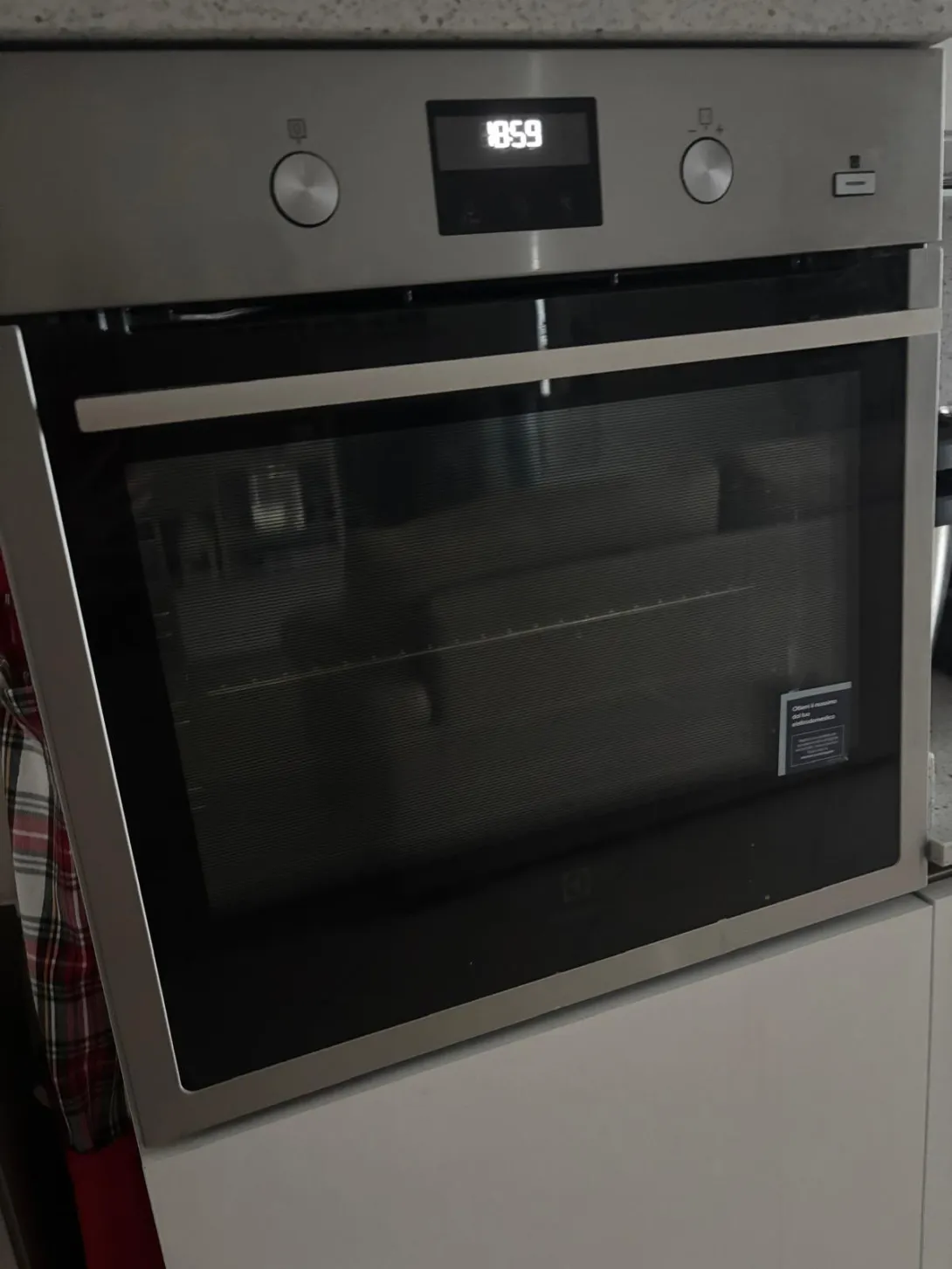Immagine di un forno che fa il forno